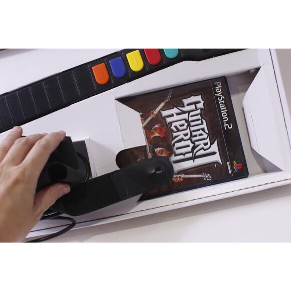 Guitar Hero, Red Octane, Wired, Game Controller, PlayStation 2, ~ 250916-WH O-6 - Picture 2 of 5